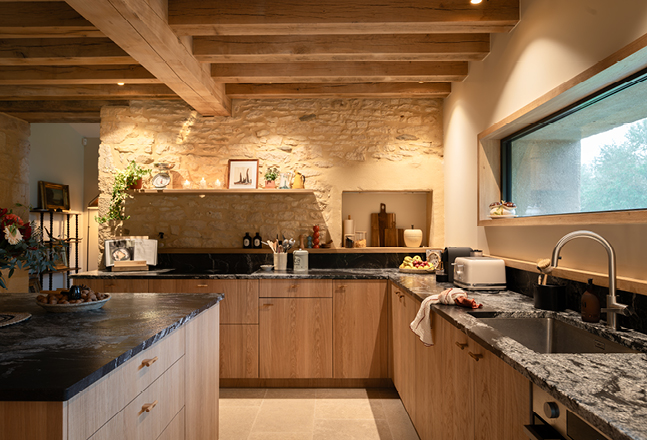 Cuisine en bois avec îlot central - Andrezieux-Bouthéon