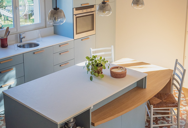 Cuisine bleue et bois à Montbrison