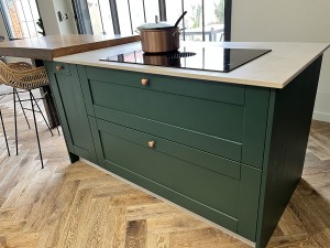 cuisine bois massif coloris vert