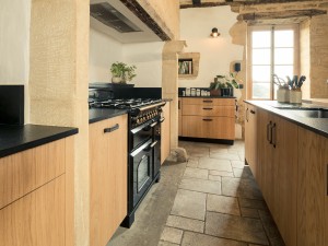 pose cuisine bois et noir en dordogne inova cuisine