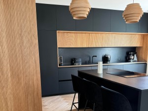 pose cuisine noire bois tours