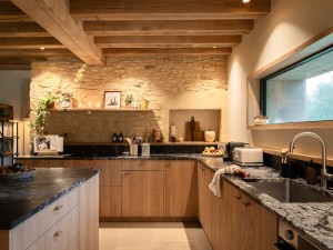 realisation-cuisine-en-bois-avec-ilot-central-dordogne