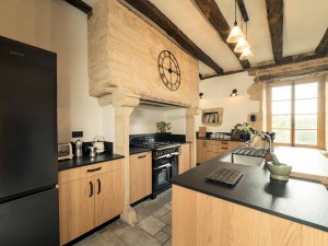 inspiration cuisine bois et noir en dordogne inova cuisine