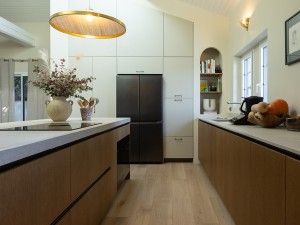conception cuisine bois texturee biarritz