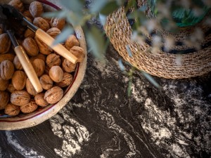 pose-cuisine-en-bois-avec-ilot-central-dordogne