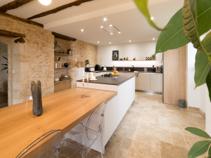 pose cuisine blanche et bois dordogne