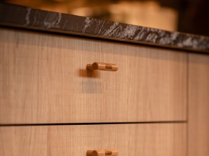 installation-cuisine-en-bois-avec-ilot-central-dordogne