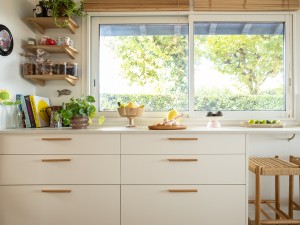 installation-cuisine-blanche-et-bois-anglet