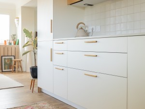 idee-cuisine-blanche-et-bois-anglet