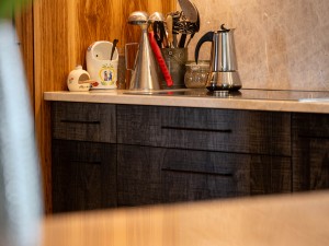 pose cuisine bois brulé